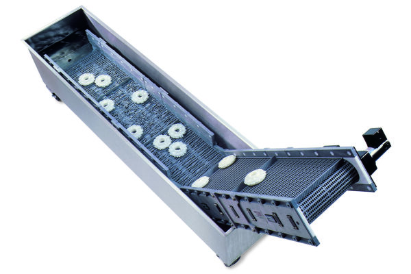Water Bath Conveyor DynaCon water bath conveyor.