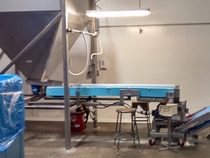 DynaClean flat conveyor with hopper.