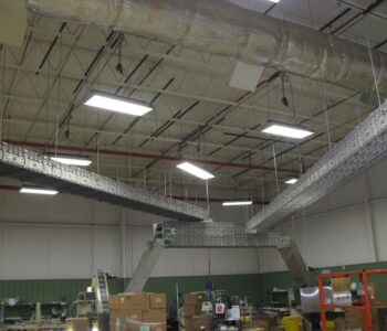 Side view of a Dynamic Conveyor Overhead Conveyor System in a manufacturing facility