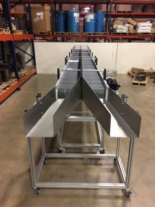 Parts Diverting Conveyor for Two Different Plastic Parts