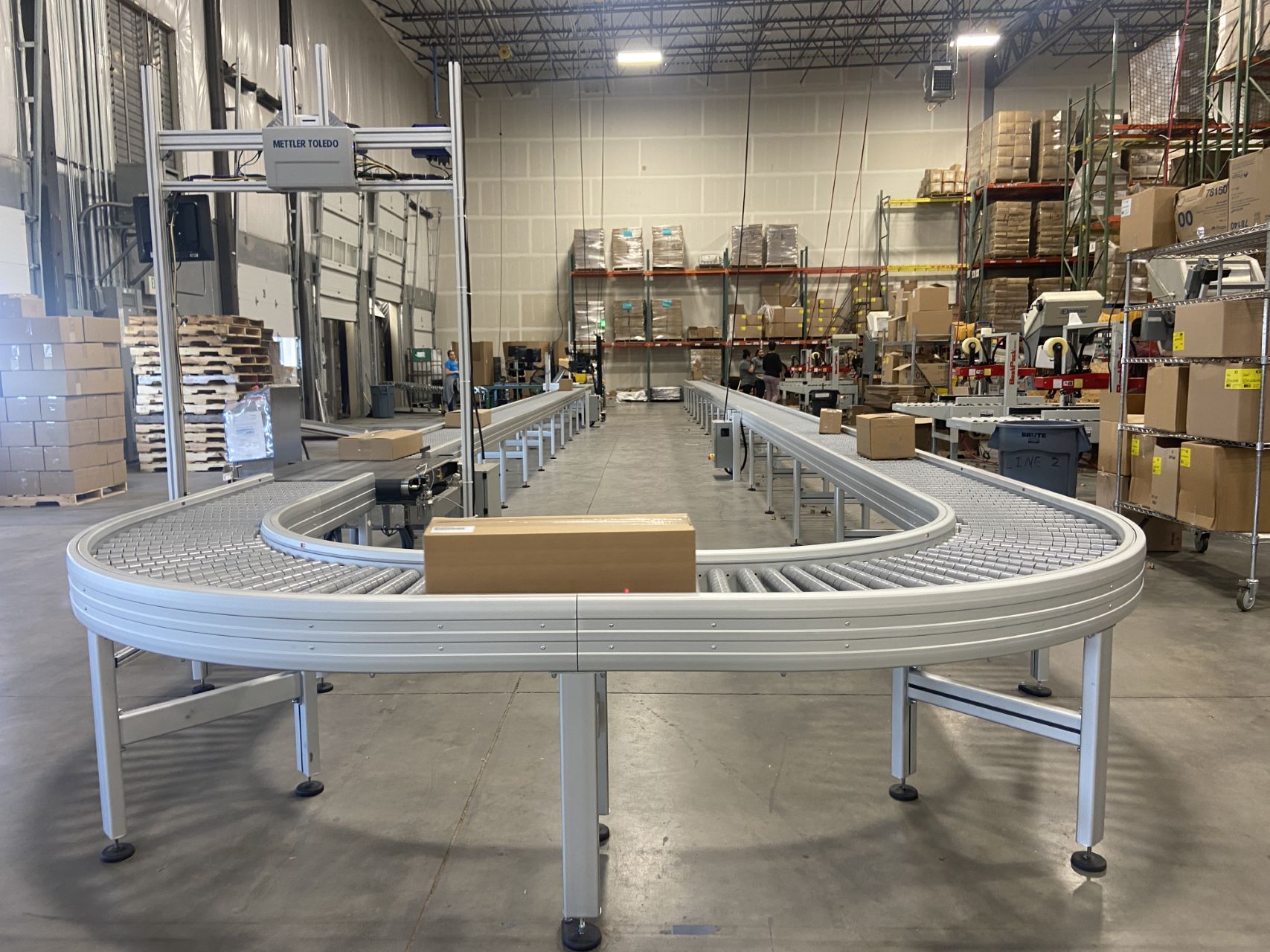 A DynaRoller zone powered roller conveyor in a manufacturing facility with packages being conveyed on it