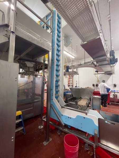 Bulk Fill Snack 2 baked snacks on incline conveyor system