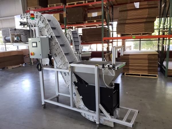 Bulk Filling DynaCon w_Hopper DynaCon bulk material filling conveyor with hopper installed