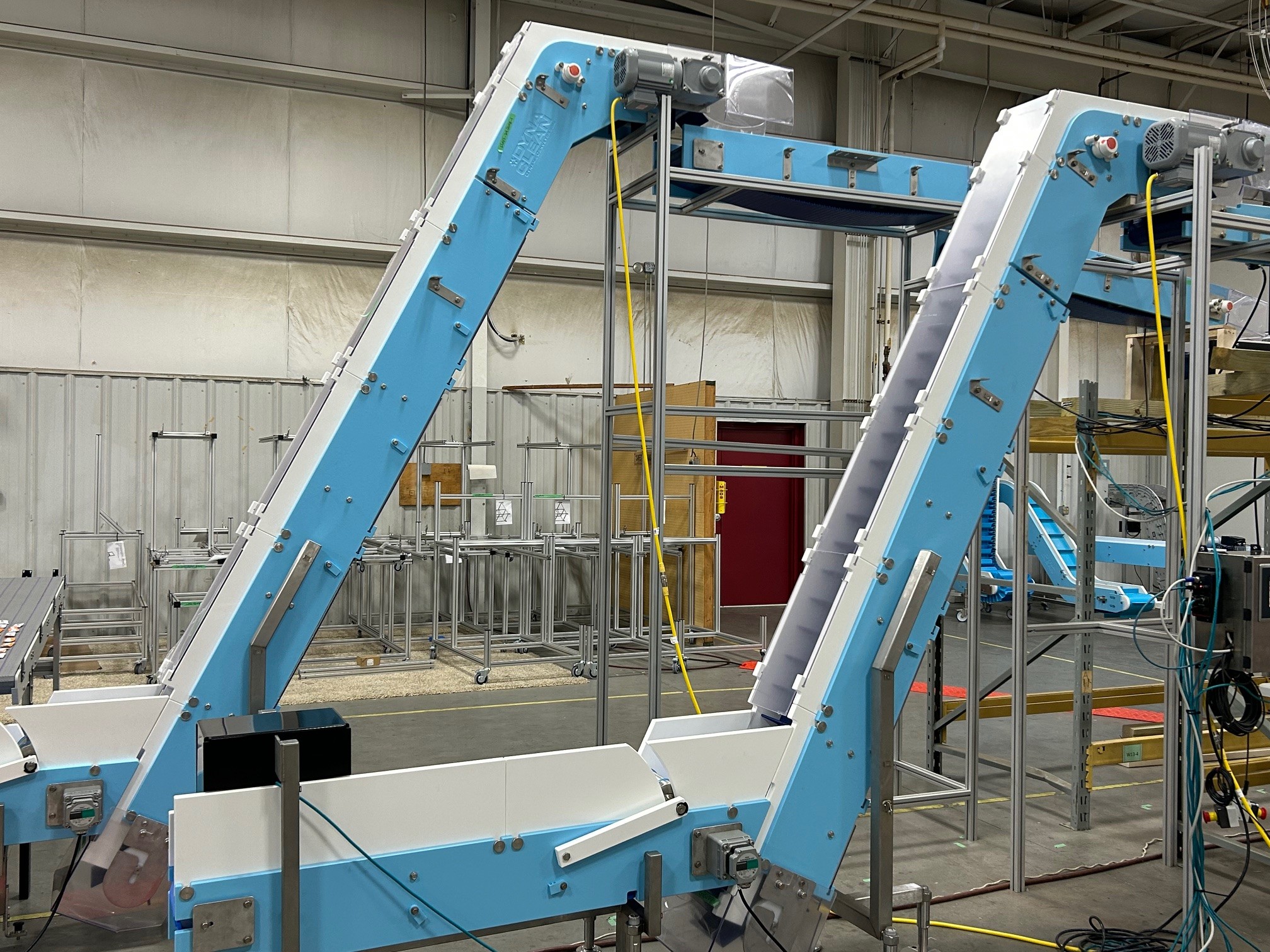 dynaclean conveyor belt with automation solutions installed