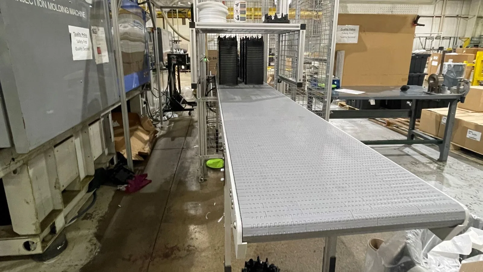 Boosting Efficiency with a Robotic Pick and Place Conveyor Solution in Plastics Manufacturing