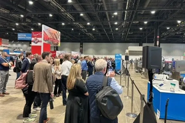 pet-food-demo-eats-2025 Pet Food demo at Dynamic Conveyor booth for EATS 2025