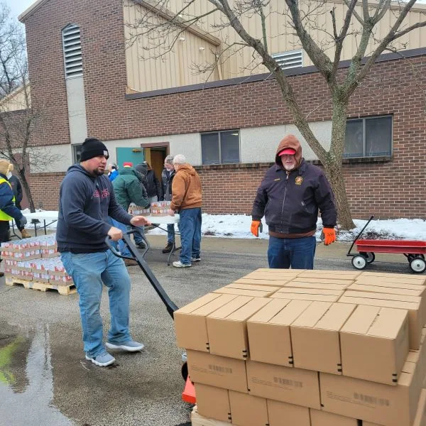 Feeding-America-WM_Jaime Jamie moving pallet of boxes full of food for Feeding America