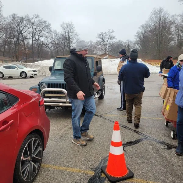 Jared-Feeding-Amercia volunteers organizing food into vehicles at church parking lot